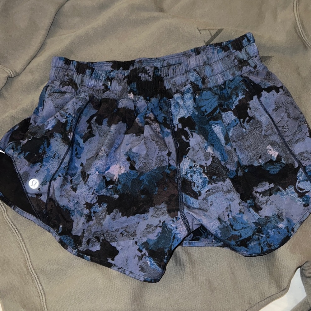 size 6 lulu shorts